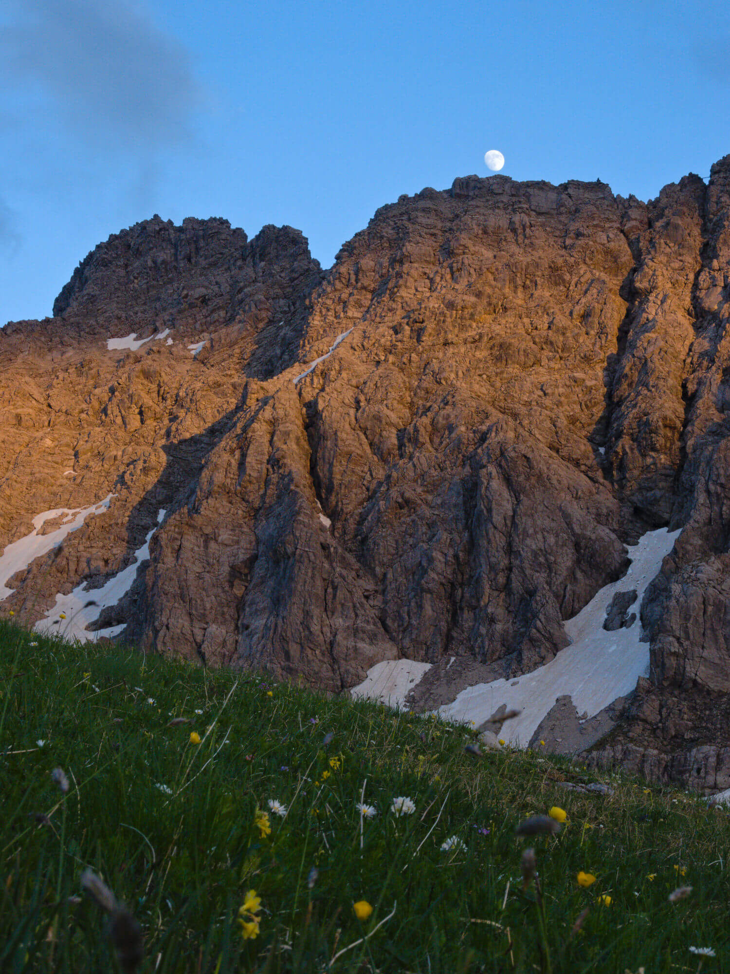Zonsondergang in de Allgäuer Alpen bij Fiderepasshütte